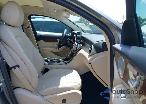 2019 Mercedes-Benz Glc 300 from USA, damaged, VIN WDC0G4JB8KV165703